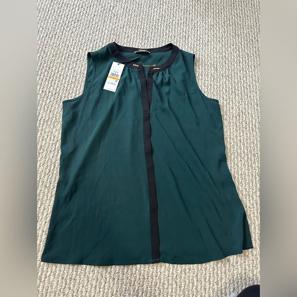 Elegant top - Picture 1 of 2